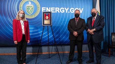 Jerry Weber receiving Linton F. Brooks Medal