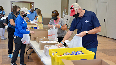 Navarro employees preparing sack lunches